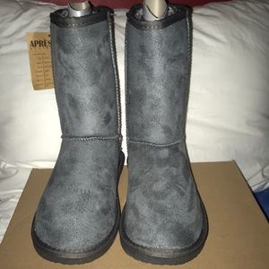 Space gray boots